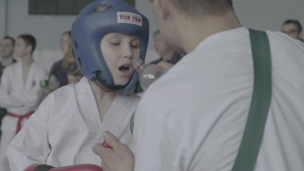 Taekwondo versenyek. Gyerekek. Lassú mozgás. Kijevben. Ukrajna — Stock videók