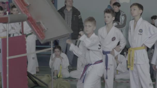 Taekwondo wedstrijden. Kinderen. Langzame beweging. Kiev. Oekraïne — Stockvideo