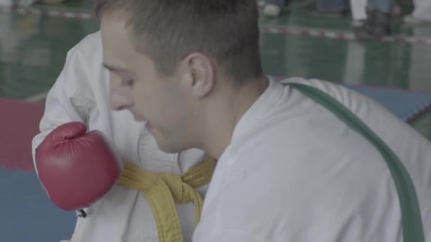 Concursos de Taekwondo. Niños. En cámara lenta. Kiev. Ucrania — Vídeos de Stock