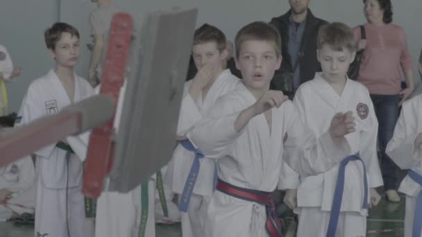 Concursos de Taekwondo. Niños. En cámara lenta. Kiev. Ucrania — Vídeos de Stock