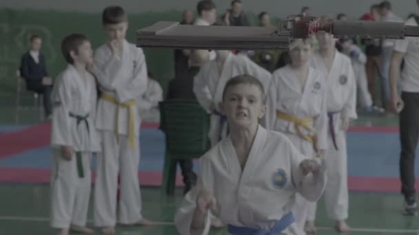 Concursos de Taekwondo. Niños. En cámara lenta. Kiev. Ucrania — Vídeo de stock