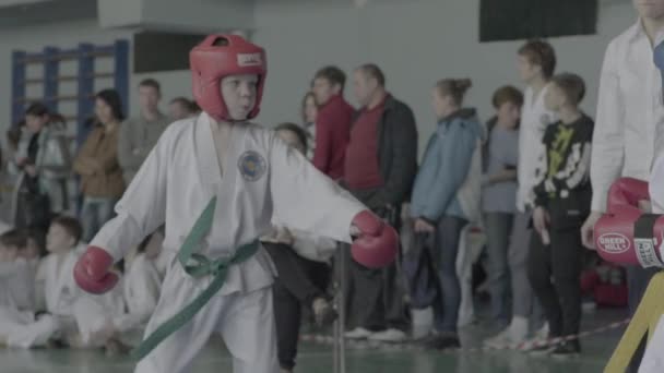 Concursos de Taekwondo. Niños. En cámara lenta. Kiev. Ucrania — Vídeos de Stock