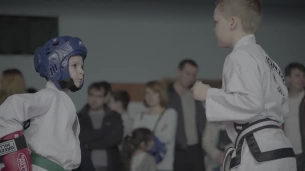 Concursos de Taekwondo. Niños. Kiev. Ucrania — Vídeos de Stock