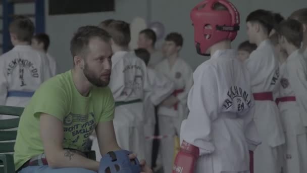 Concours de taekwondo. Les enfants. Kiev. Ukraine — Video