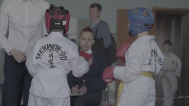 Concours de taekwondo. Les enfants. Kiev. Ukraine — Video
