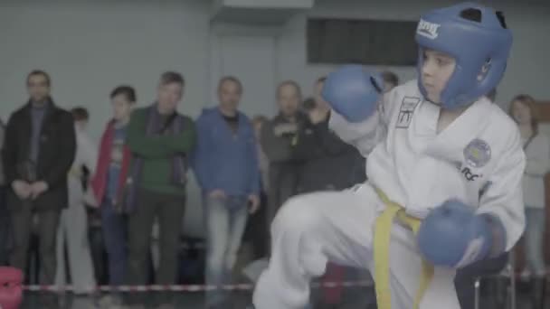 Concours de taekwondo. Les enfants. Kiev. Ukraine — Video