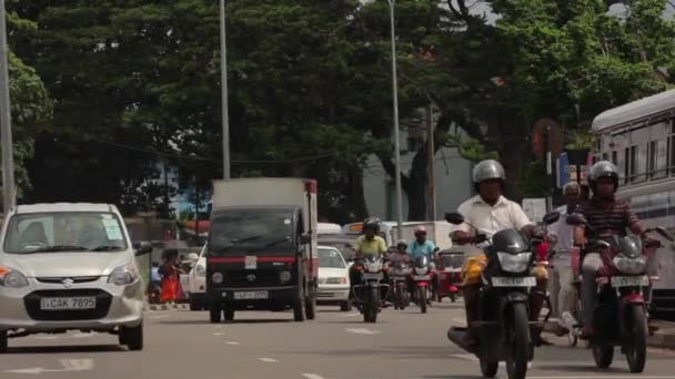 Stadsgezicht van Sri Lanka. Straat van de stad. Azië. Mensen. — Stockvideo