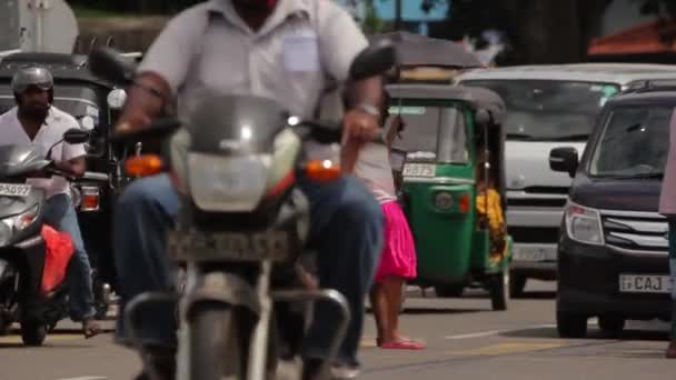Stadsgezicht van Sri Lanka. Straat van de stad. Azië. Mensen. — Stockvideo