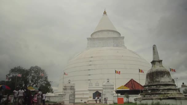 Architectuur van Sri Lanka. Boeddhistische tempel. — Stockvideo