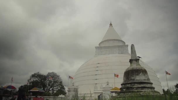 Architectuur van Sri Lanka. Boeddhistische tempel. — Stockvideo