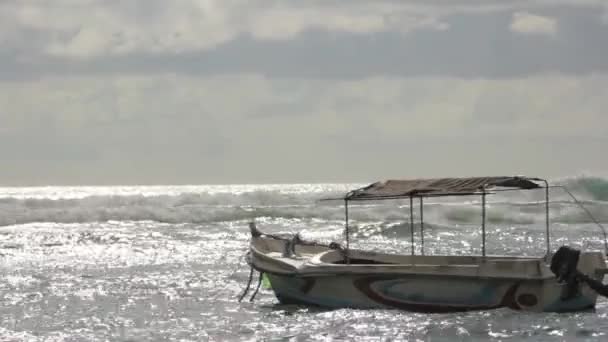 Seascape of Sri lanka. Barcos en el mar — Vídeo de stock