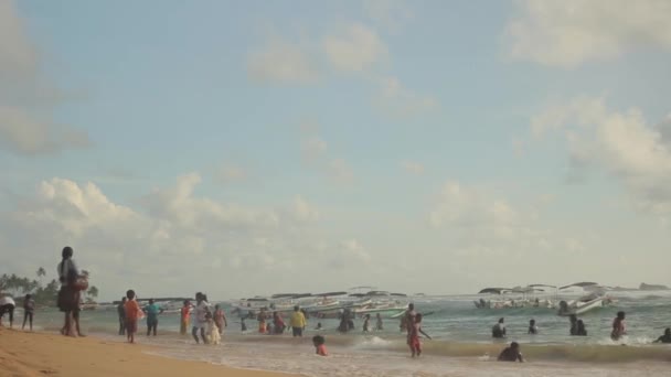 Il mantello marino dello Sri Lanka. Barche in barca sul mare oceano — Video Stock