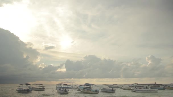 Seascape of Sri lanka. Barcos en el mar — Vídeo de stock