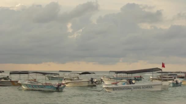 Seascape of Sri lanka Човняні човни на морі — стокове відео