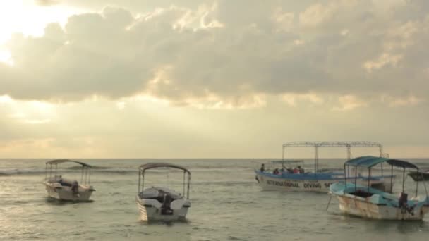 Seascape of Sri lanka. Barcos no mar oceano — Vídeo de Stock