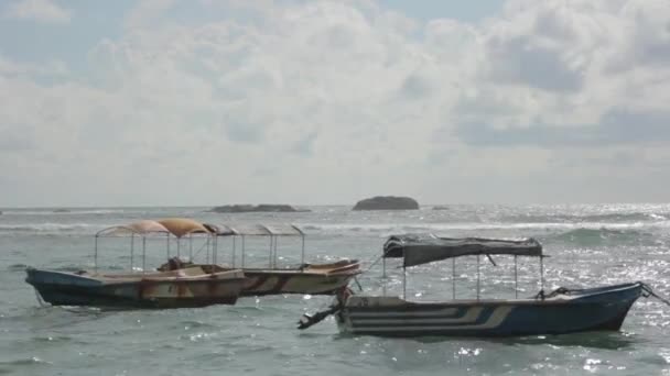 Seascape of Sri lanka. Barcos no mar oceano — Vídeo de Stock