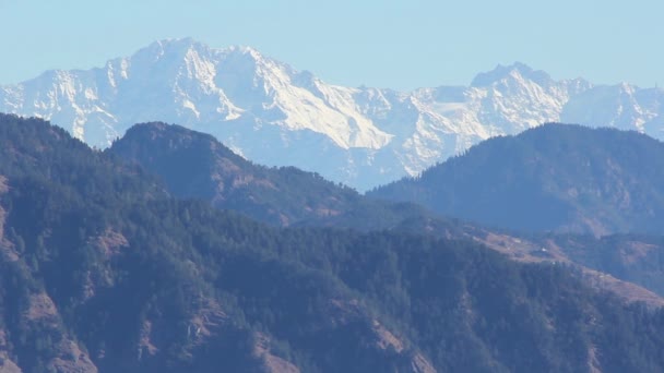 Karda dağlar. İyi günler. Dağ manzarası. Hindistan, Tibet, Himalayalar — Stok video