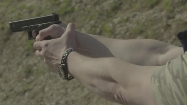 총의 근접 촬영 — 비디오