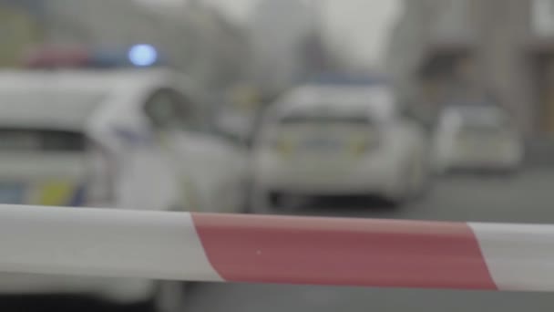 Absperrband der Polizei am Tatort. kyiv. Ukraine — Stockvideo