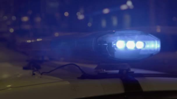 Flashing flasher on the roof of a police car at night. Blinker. — Stock Video