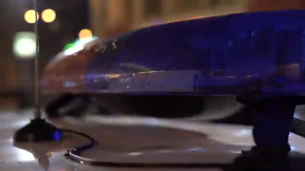 Flashing flasher on the roof of a police car at night. Blinker. — Stock Video