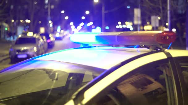 Flashing flasher on the roof of a police car at night. Blinker. — Stock Video