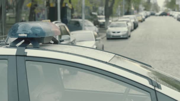 Flashing flasher on the roof of a police car. Blinker. Close-up. — Stock Video