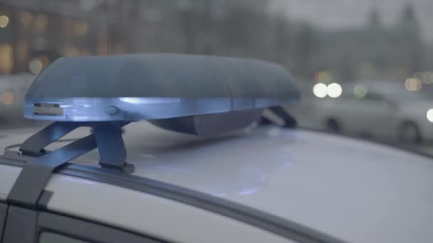 Flashing flasher on the roof of a police car. Blinker. Close-up. — Stock Video