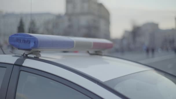 Flashing flasher on the roof of a police car. Blinker. Close-up. — Stock Video