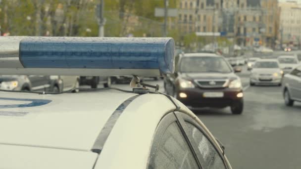 Flashing flasher on the roof of a police car. Blinker. Close-up. — Stock Video