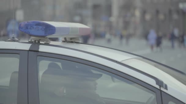 Flashing flasher on the roof of a police car. Blinker. Close-up. — Stock Video