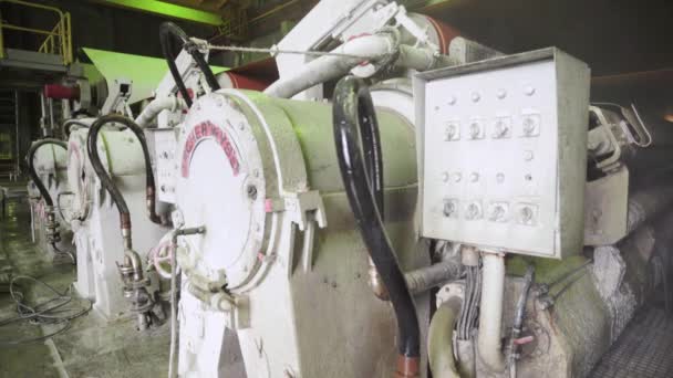Το έργο της μηχανής του εργοστασίου χαρτοποιίας. Κίεβο. Ουκρανία — Αρχείο Βίντεο