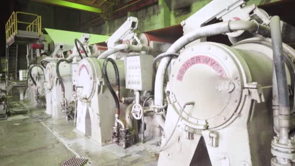 Die Arbeit der Maschine der Papierfabrik. kyiv. Ukraine — Stockvideo