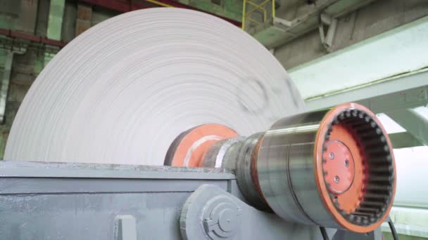 O trabalho da máquina da fábrica de papel. Kiev. Ucrânia — Vídeo de Stock