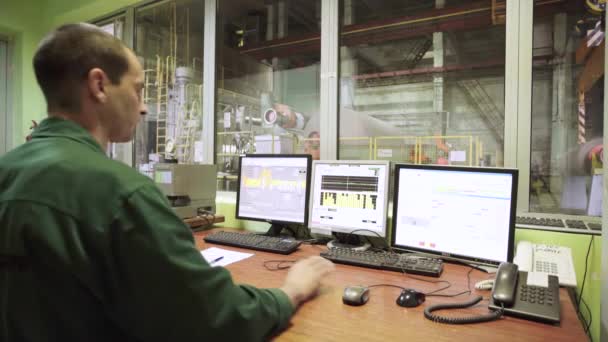 The work of the man dispatcher in the control room at the factory. Technology. Kyiv. Ukraine. — ストック動画