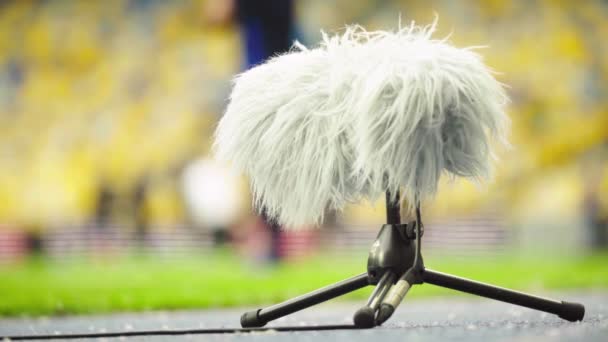 Professzionális stadion mikrofon felvétel hang. Közelkép — Stock videók