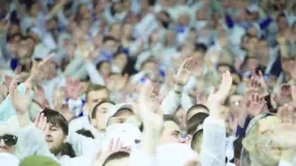 Ventilatori nello stadio durante la partita. Olimpiyskiy. Kiev. Ucraina. — Video Stock