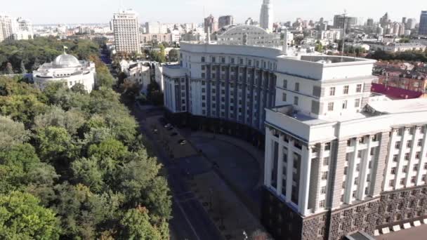 KYIV, UCRANIA - 10 DE SEPTIEMBRE DE 2019. Gobierno de Ucrania. Gabinete de Ministros. Kiev. Vista aérea — Vídeos de Stock