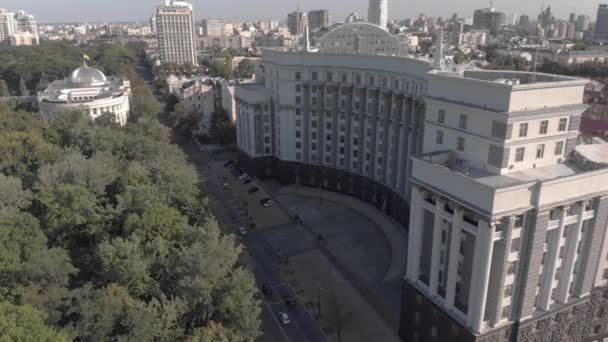 Kyjev, Ukrajina - 10. září2019. Vláda Ukrajiny. Kabinet ministrů. Kyjev. Letecký pohled — Stock video