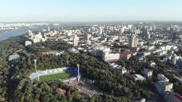 KYIV, UCRANIA - 10 DE SEPTIEMBRE DE 2019. Estadio Dynamo Kyiv Lobanovskyi Vista aérea — Vídeo de stock