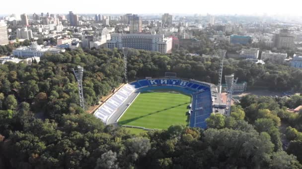 Kiev, Oekraïne - 10 september 2019. Dynamo Kiev Lobanovskyi Stadion Luchtfoto — Stockvideo