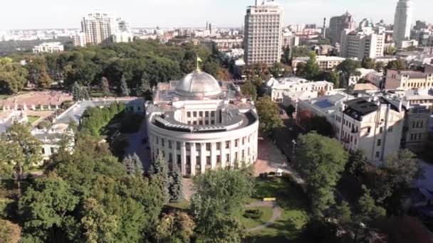 KYIV, UCRANIA - 10 DE SEPTIEMBRE DE 2019. Parlamento de Ucrania. Verhovna Rada. Kiev. Vista aérea — Vídeo de stock