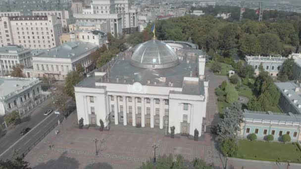 우크라이나, 키예프 - 2019 년 9 월 10 일. 우크라이나 의회. 베르 호브나 라다 . Kyiv. 공중 촬영 — 비디오