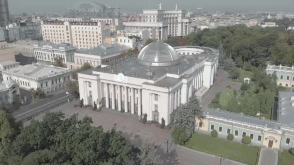 KYIV, UCRANIA - 10 DE SEPTIEMBRE DE 2019. Parlamento de Ucrania. Verhovna Rada. Kiev. Vista aérea — Vídeos de Stock