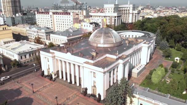 우크라이나, 키예프 - 2019 년 9 월 10 일. 우크라이나 의회. 베르 호브나 라다 . Kyiv. 공중 촬영 — 비디오