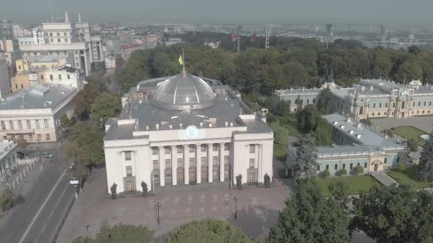 Kijev, Ukrajna - 2019. szeptember 10. Ukrajna parlamentje. Verhovna Rada vagyok. Kijevben. Légi felvétel — Stock videók
