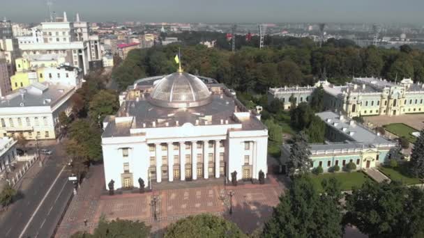 Kyjev, Ukrajina - 10. září2019. Ukrajinský parlament. Verhovna Rada. Kyjev. Letecký pohled — Stock video
