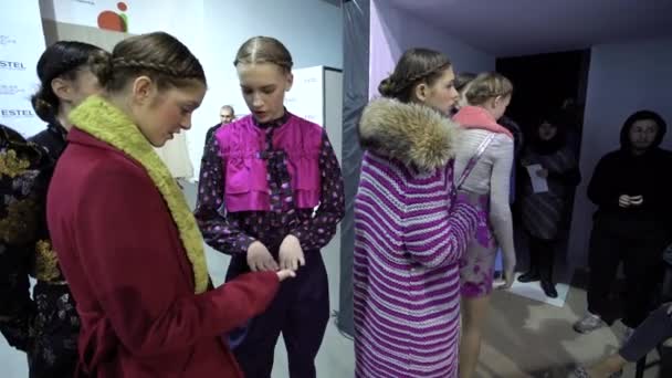 Backstage fashion show. Preparation — Stock Video
