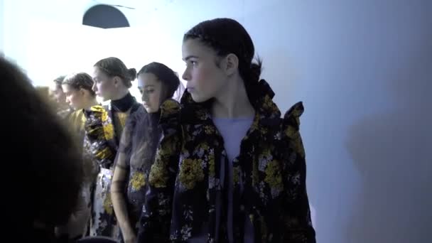 Backstage fashion show. Preparation — ストック動画