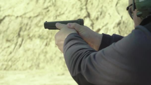 Man shooter shoots a pistol — Stock Video